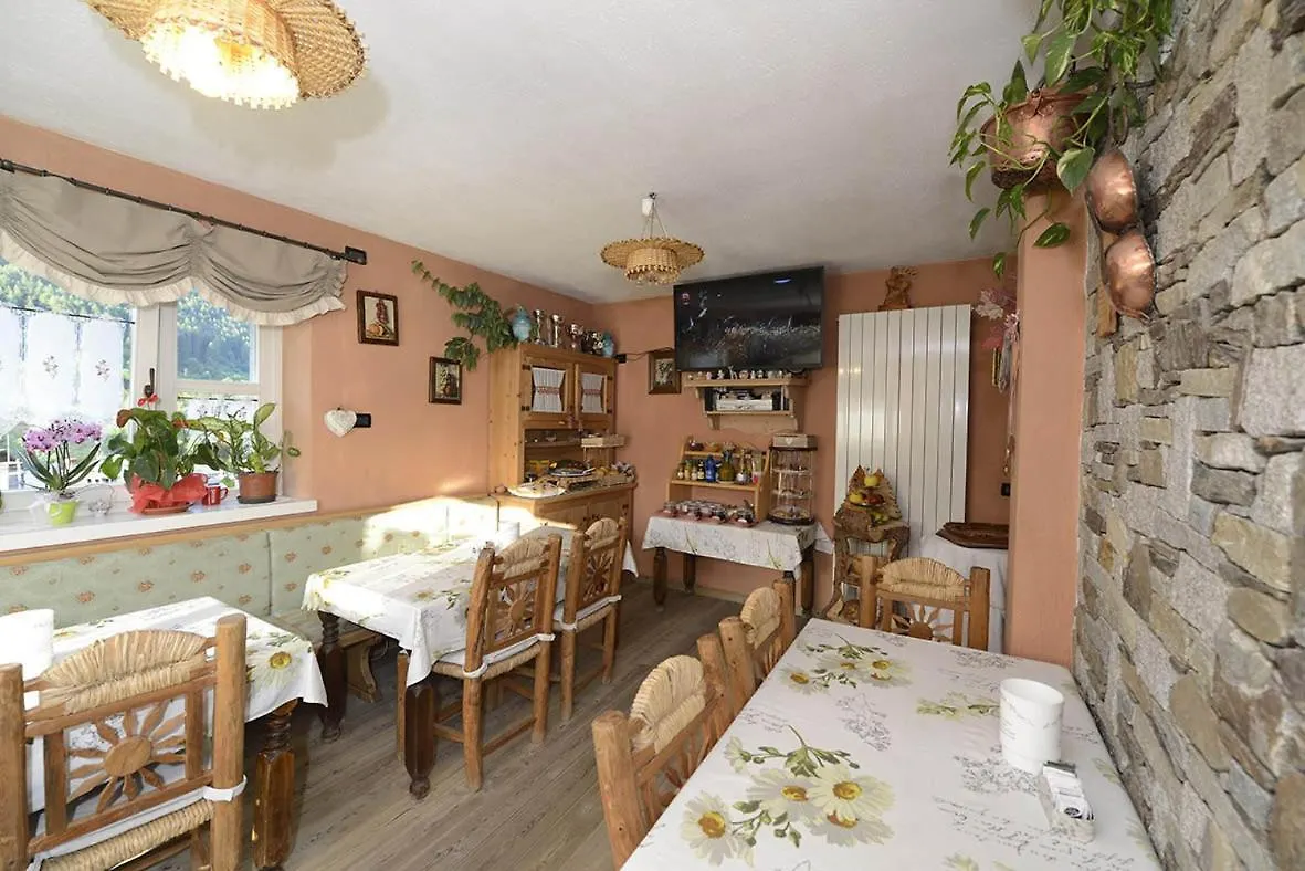 Bed and Breakfast Garni La Genziana Temù 3*,