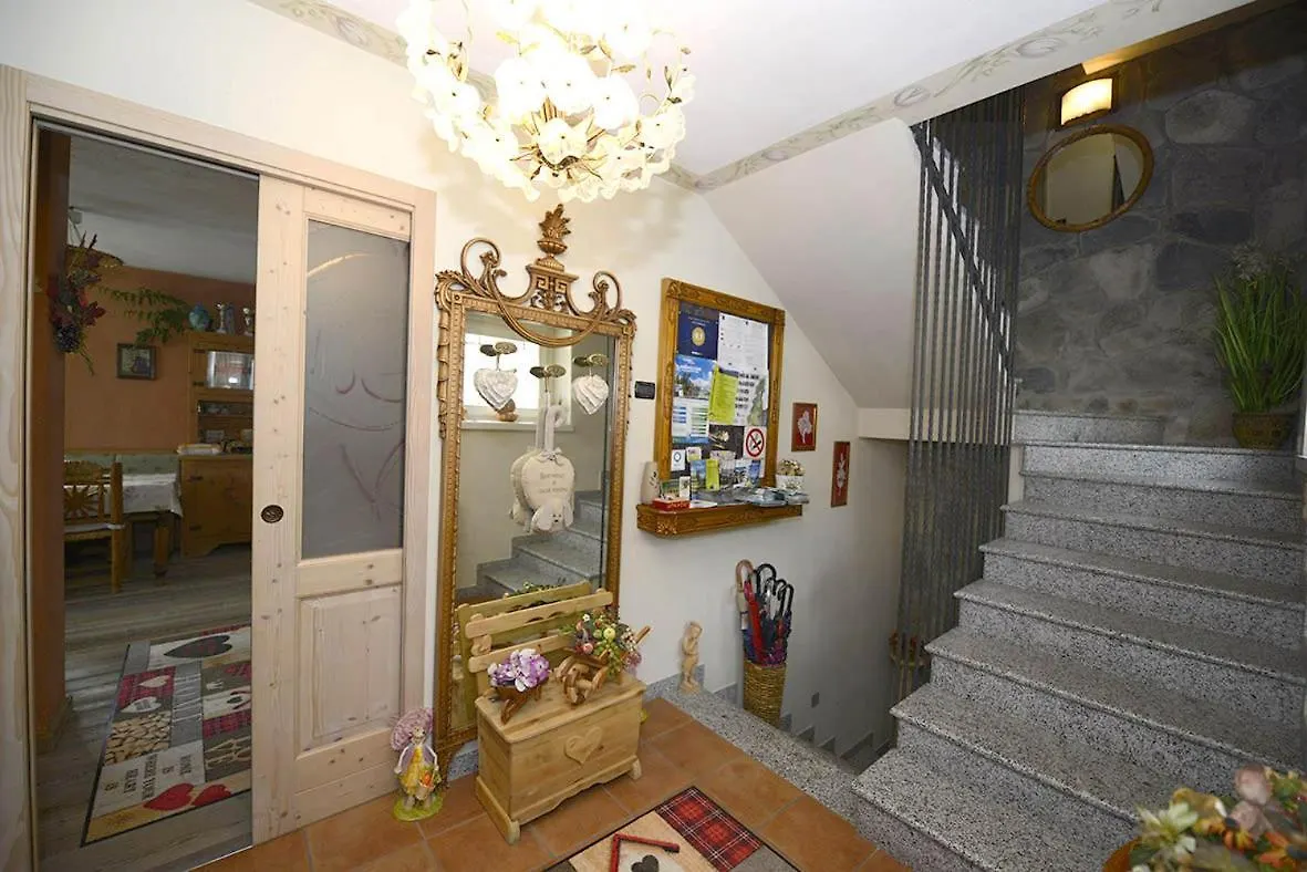 Bed and Breakfast Garni La Genziana Temù