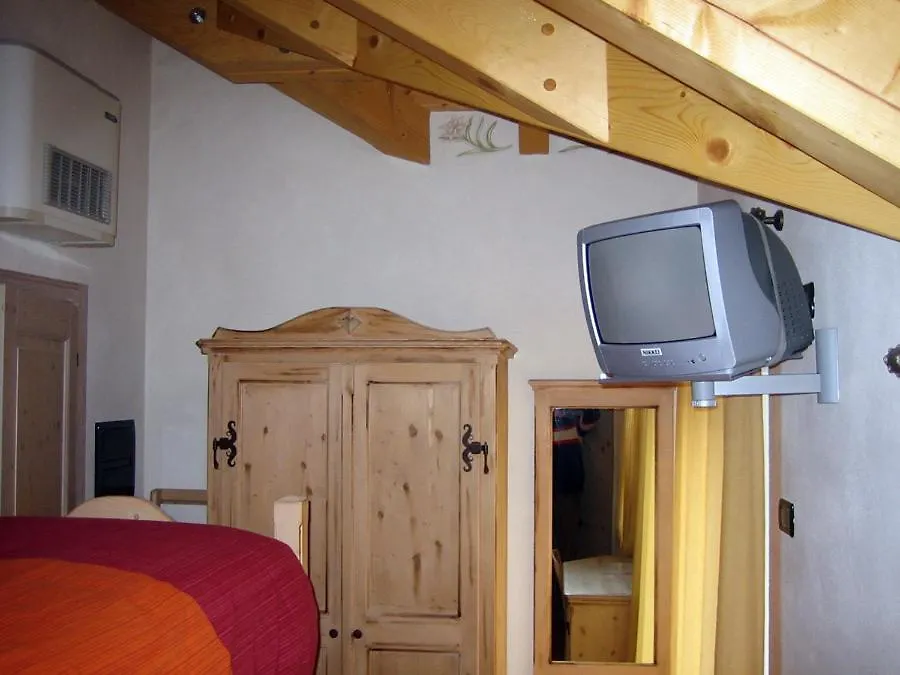 Bed and Breakfast Garni La Genziana Temù