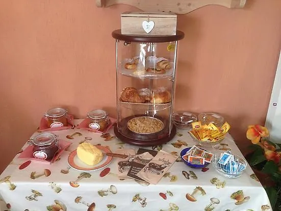 Bed and Breakfast Garni La Genziana Temù 3*,  Italia